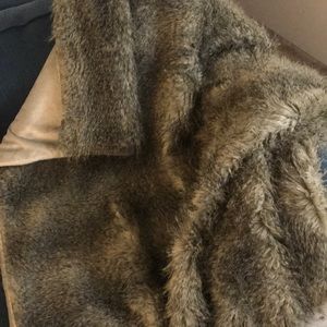 Nicole Miller Cozy Throw